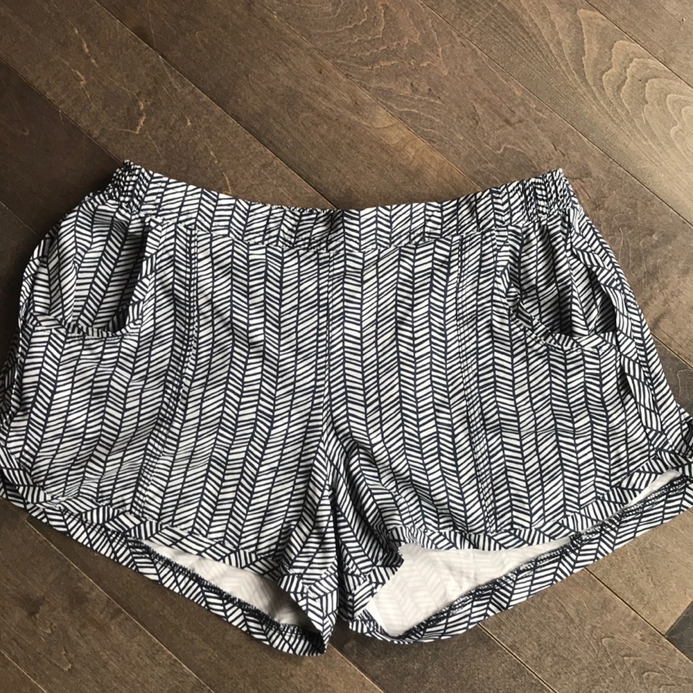 Athleta patterned Sway shortie